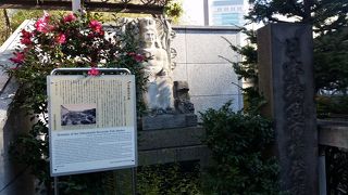 ひっそりとたたずむ