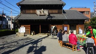 レトロな明治の酒屋を再現