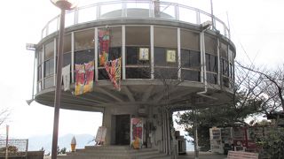 入り口前を通過させて貰いました。