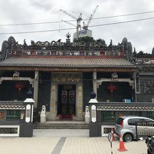 チャイナタウンの外れにあります。