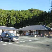 山間部にある小さな道の駅