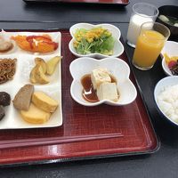 朝食はバイキング。ジュースはポンジュース