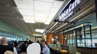 珈琲や軽食、お酒も購入できます