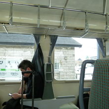 美瑛駅停車中の車内の様子