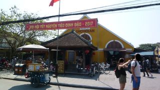 来遠橋から東側の通りです