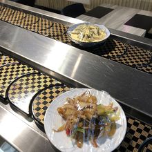 支店は回転寿司さながら?