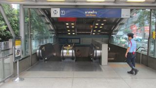 荷物検査が行われていました