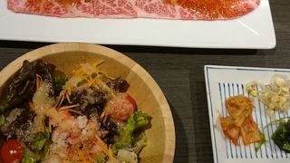 ランチはお高め