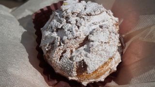 上にかかった真っ白な砂糖がまぶしいくらい美しいですね