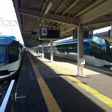 賢島駅にて、京都発と大阪発の二編成が揃い踏み