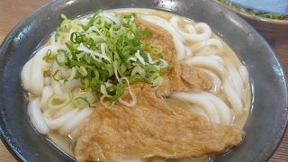 空港からは歩いて遠い