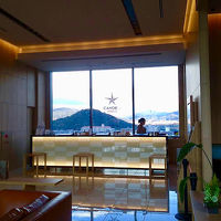 フロントは９階。奥がガラス張りで、眺望が良いです。