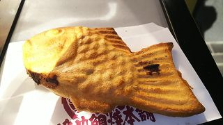 熱々の鯛焼きは店頭でいただくのが１番ですね(≡^∇^≡)