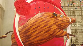 銀座のお正月飾りは猪突猛進でo(^-^o)(o^-^)o