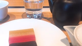 併設カフェは静かで穴場スポット