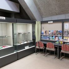 紙の資料もあります