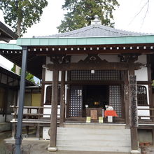 お隣の宝蔵寺