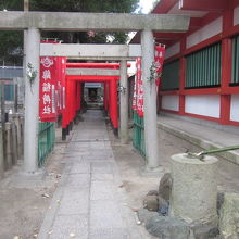 錦稲荷社入口の様子