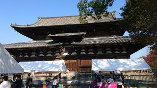 薬師三尊像があります