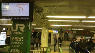 仕事始めの新橋駅