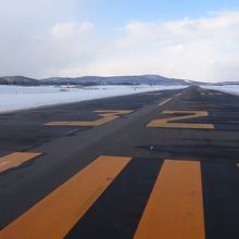 紋別空港滑走路にて。さぁ飛ぶぞー!!