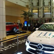 羽田空港とメルセデス、一体何の関係があるのでしょうか？