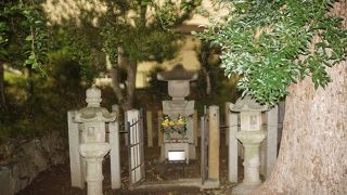 門のところには「今川義元公御廟所」と目立つ看板