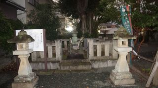 簡単に墓を見つけることができました