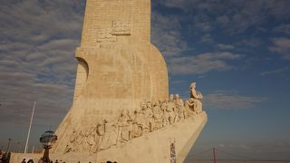 かなり大きなモニュメント