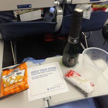 往路：スナックを2種類くれるとは太っ腹だなあ。