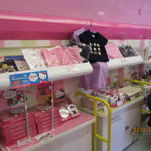 1両目のグッズ売り場