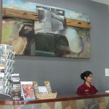 入口を入ると、受付があります。入場に際して入場料が必要です。