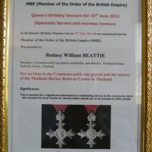 泰緬鉄道博物館創設に当たった英国人は、勲章を授与されています