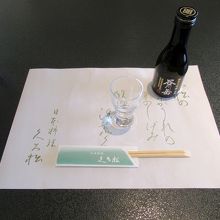お酒は…冷蔵庫から直接って感じで800円+税