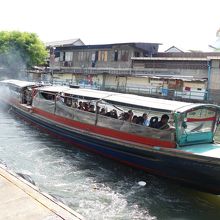 センセープ運河ボート。けっこう混んでいる