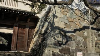 こじんまりとした城