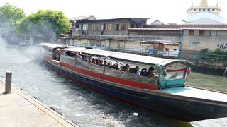 便利で格安なバンコク市民の足。庶民の生活が見られてお薦め