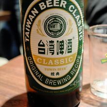 同行者は、久々に台湾ビールが飲めてご満悦。