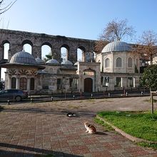 ヴァレンス水道橋                The Aqueduct of Valens