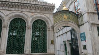 回って踊る宗派