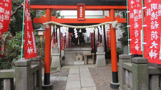 赤い幟がたくさん奉納されていました