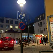 行列が出来ているので遠くからでもわかります。