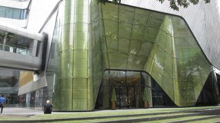 プミポン国王を描いた作品の展示