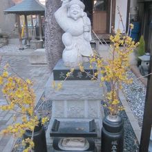 こじんまりとした大黒天様でいらっしゃいました