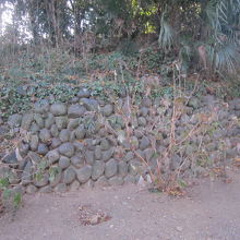 この石垣は城のあった当時の物なのか、後世の物なのか？