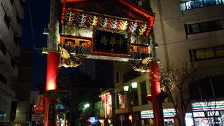 羽のような装飾品がついてます。