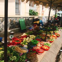 路地の野菜市場