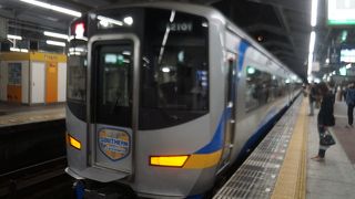 青いストライプがアクセント