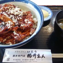 山わさび豚丼1080円