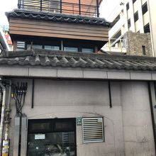 韓屋造りの建物